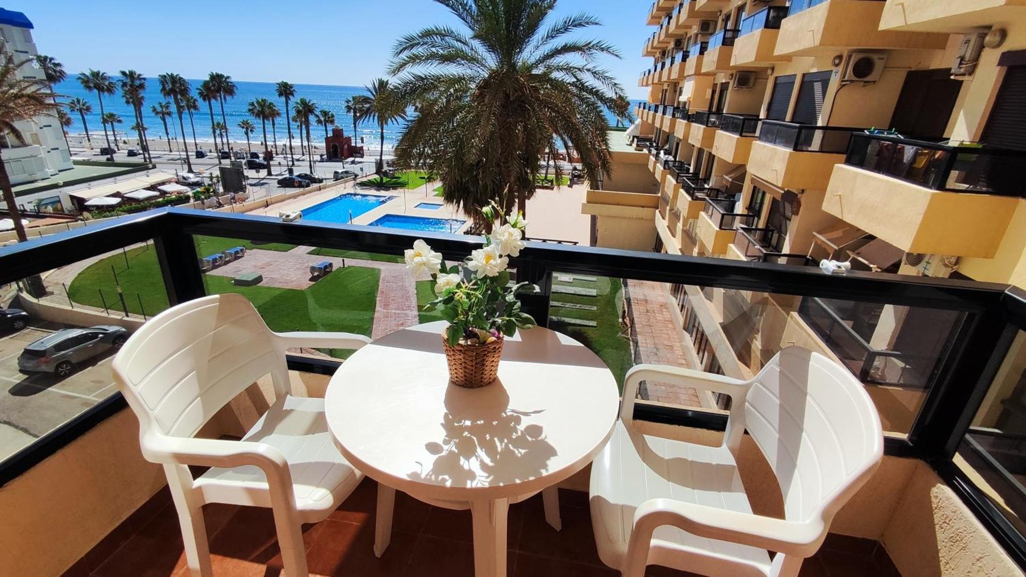 Aloha Playa Apartment With Ocean Views And Pools Benalmádena Esterno foto